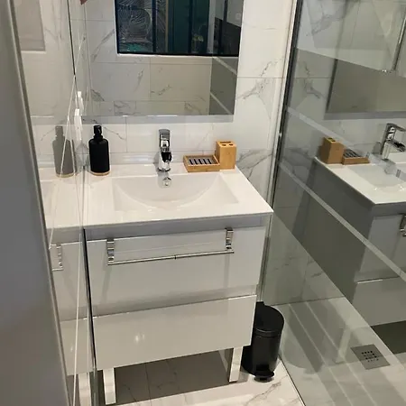 Appartement En Rez De Jardin équipé *